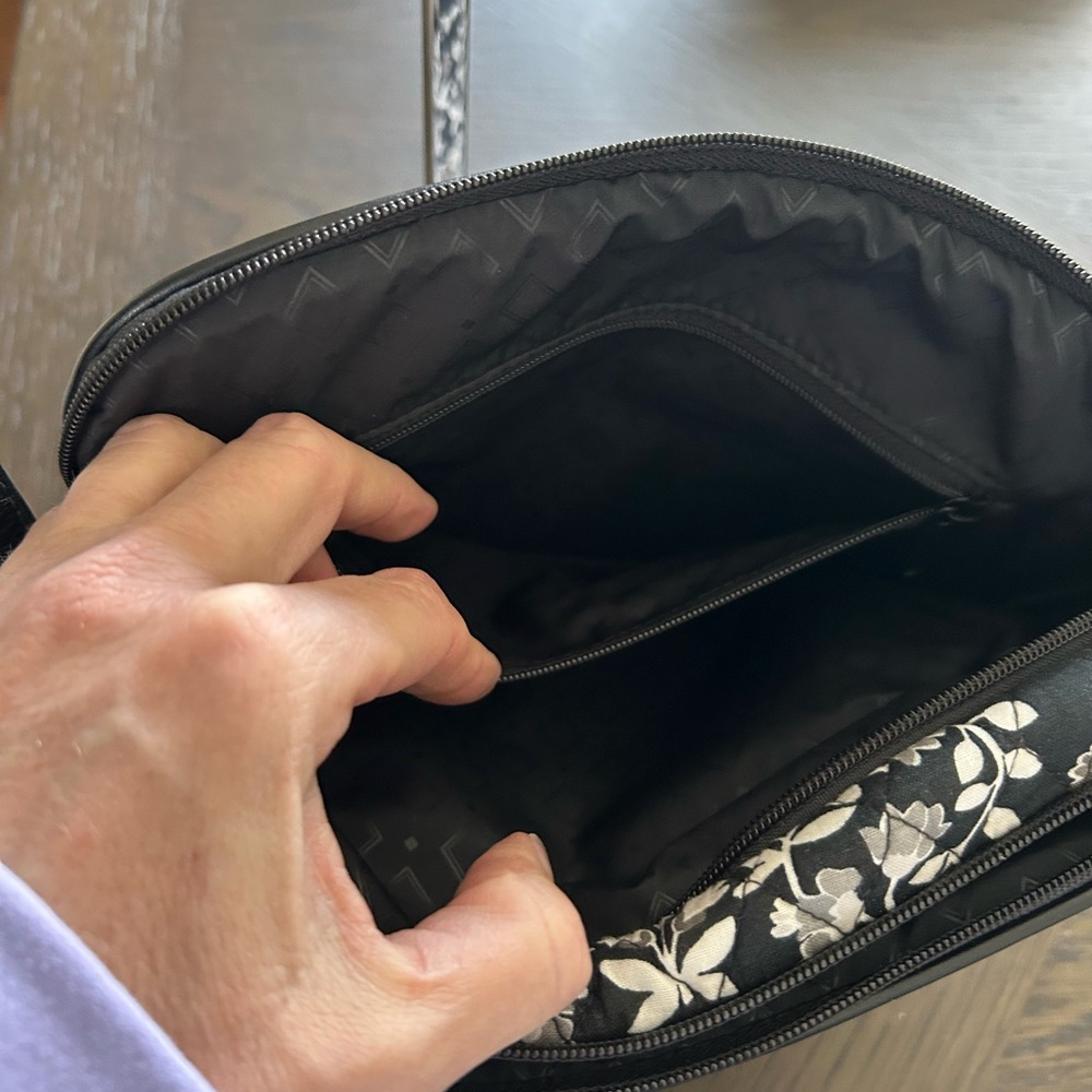 Vera Bradley Black White Floral Quilted Crossbody Bag and Wallet - Picture 11 of 11